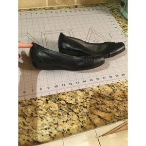 Women's Vionic Black Leather Ballet Flats Size 8